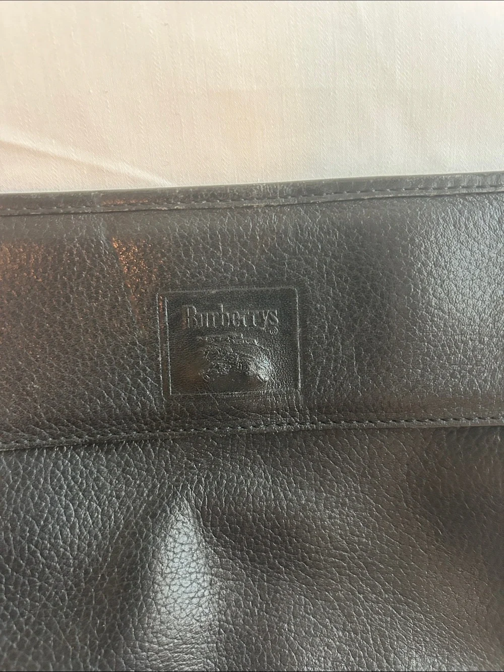 Burberry classic leather